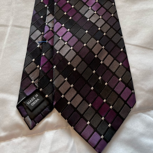 Kenneth Cole tie - Picture 1 of 3